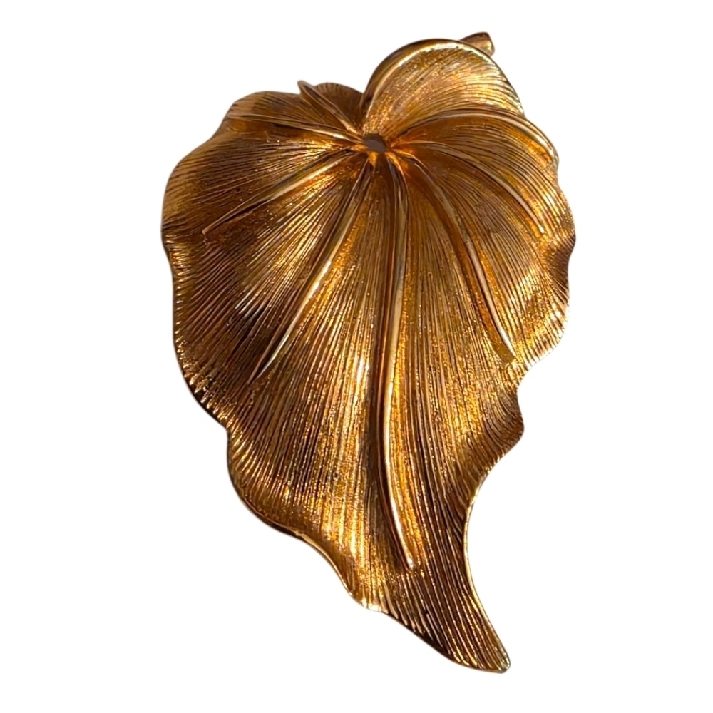 Monet Stamped Vintage Gold Leaf Brooch - Picture 7 of 8